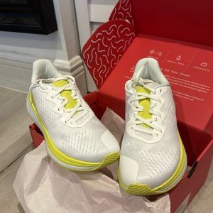 Lane-Eight NWT The Relay Trainer W Sneakers made with recycled Material.